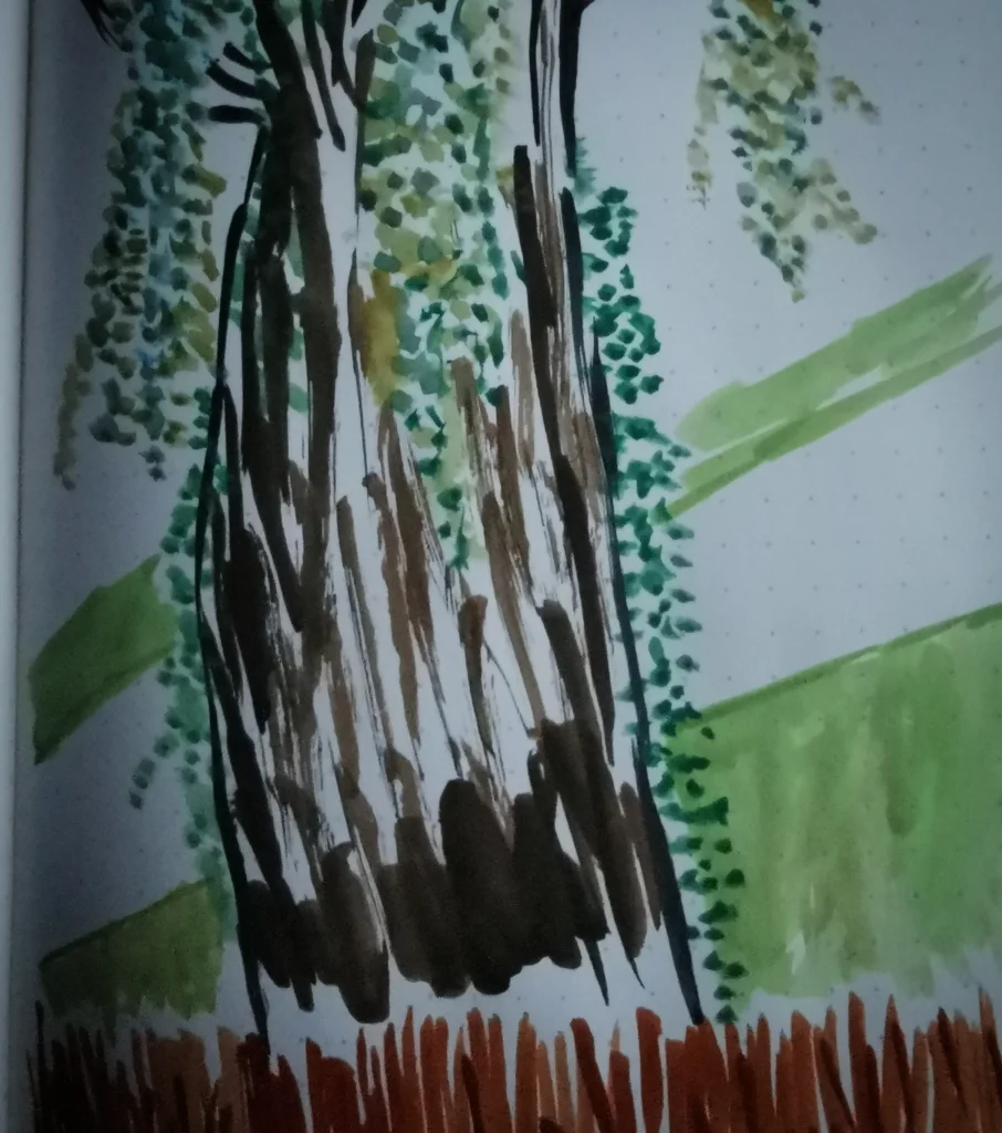 Das Aquarell zeigt einen mächtigen Baum mit einem dunklen, markanten Stamm, umgeben von dichtem, grünem Laub. Im Hintergrund ist ein Weg angedeutet. 